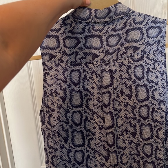 Equipment 100% Silk Button Down - Picture 6 of 7